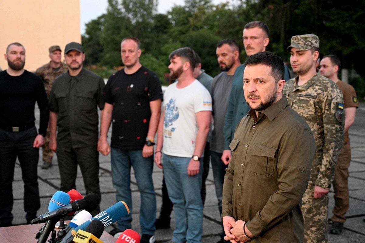 Zełenski z Ukrainy sprowadza przywódców Azowstalu do domu z Turcji w 500. dzień wojny
