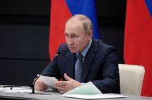 FILE PHOTO: Russian President Vladimir Putin chairs a meeting with leadership of military-industrial complex enterprises in Tula, Russia December 23, 2022. Sputnik/Russian Presidential Press Office/Kremlin via REUTERS ATTENTION EDITORS - THIS IMAGE WAS PROVIDED BY A THIRD PARTY./File Photo