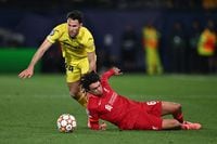 Villarreal's Spanish defender Alfonso Pedraza (L) vies with Liverpool's English defender Trent Alexander-Arnold during the UEFA Champions League semi final second leg football match between Liverpool and Villarreal CF at La Ceramica stadium in Vila-real on May 3, 2022. (Photo by Paul ELLIS / AFP) (Photo by PAUL ELLIS/AFP via Getty Images)