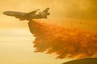 An aircraft drops retardant as the Route Fire burns near Castaic, California, U.S., August 31, 2022.  REUTERS/David Swanson