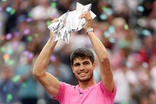 INDIAN WELLS, CALIFORNIA - MARCH 19: Carlos Alcaraz of Spain poses with the trophy after defeating Daniil Medvedev of Russia during the Men's Final of the BNP Paribas Open at the Indian Wells Tennis Garden on March 19, 2023 in Indian Wells, California. (Photo by Matthew Stockman/Getty Images)