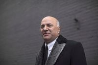 Federal Conservative leadership candidate Kevin O'Leary leaves a television studio following an interview in Toronto on Wednesday, January 18, 2017. Media reports says celebrity businessman O'Leary was on a boat involved in a crash that left two people dead in Ontario's cottage country last weekend. THE CANADIAN PRESS/Chris Young
