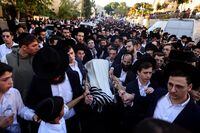 Mourners carry the body of 16-year-old Aryeh Shechopek who was killed in a suspected Palestinian bomb attack, at his funeral in Jerusalem November 23, 2022. REUTERS/Ronen Zvulun