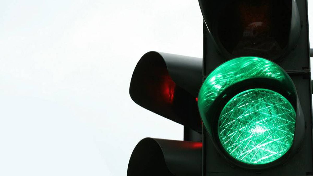 Why B.C.'s flashing green lights don't mean the same thing as those in  Ontario - The Globe and Mail