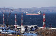 FILE PHOTO: Fuga Bluemarine crude oil tanker lies at anchor near the terminal Kozmino in Nakhodka Bay near the port city of Nakhodka, Russia, December 4, 2022. REUTERS/Tatiana Meel/File Photo