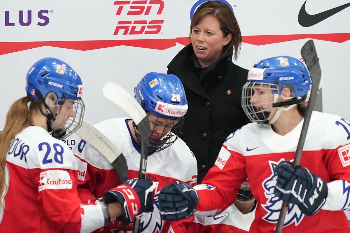 Češky se připravují na posun v ženském hokeji s Kanaďankou Carlou McLeodovou