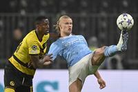 YB's Mohamed Ali Camara, left, vies for the ball with Manchester City's Erling Haaland, during the Champions League group G soccer match between BSC Young Boys and Manchester City, at the Wankdorf stadium, in Bern, Switzerland, Wednesday, Oct. 25, 2023. (Anthony Anex/Keystone via AP)