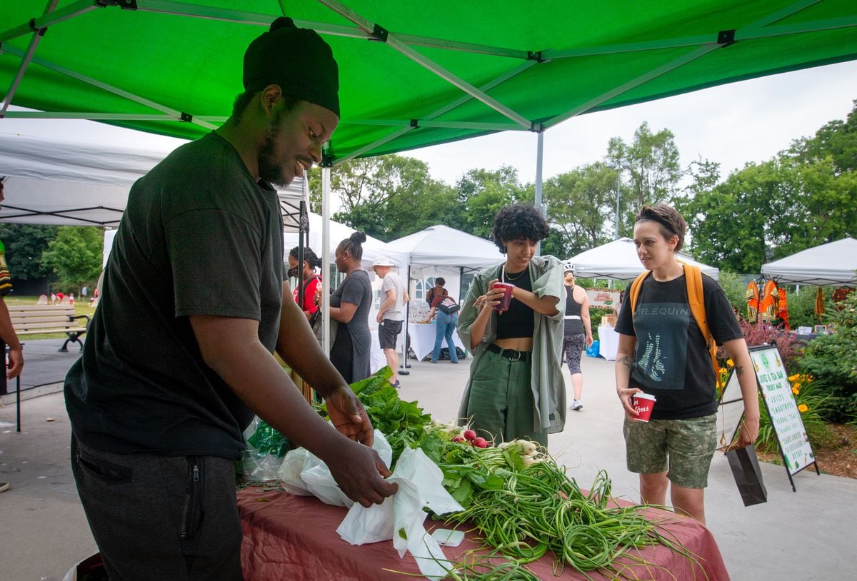 Rynek rolników w Toronto, pierwszy tego rodzaju, oferuje więcej miejsca dla czarnych i rdzennych kultur kulinarnych