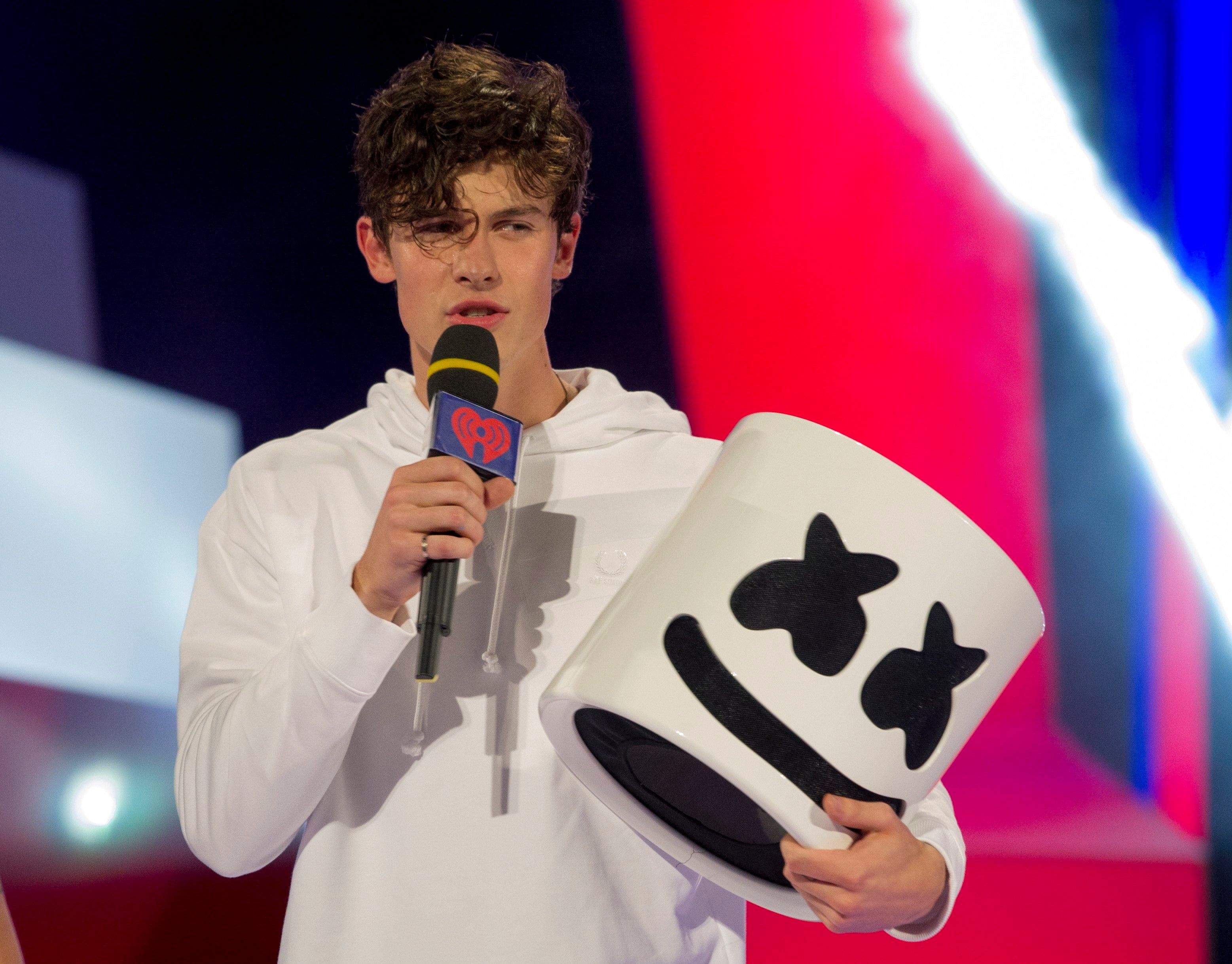Shawn grabs awards, delivers big surprises at MMVAs - Globe and Mail