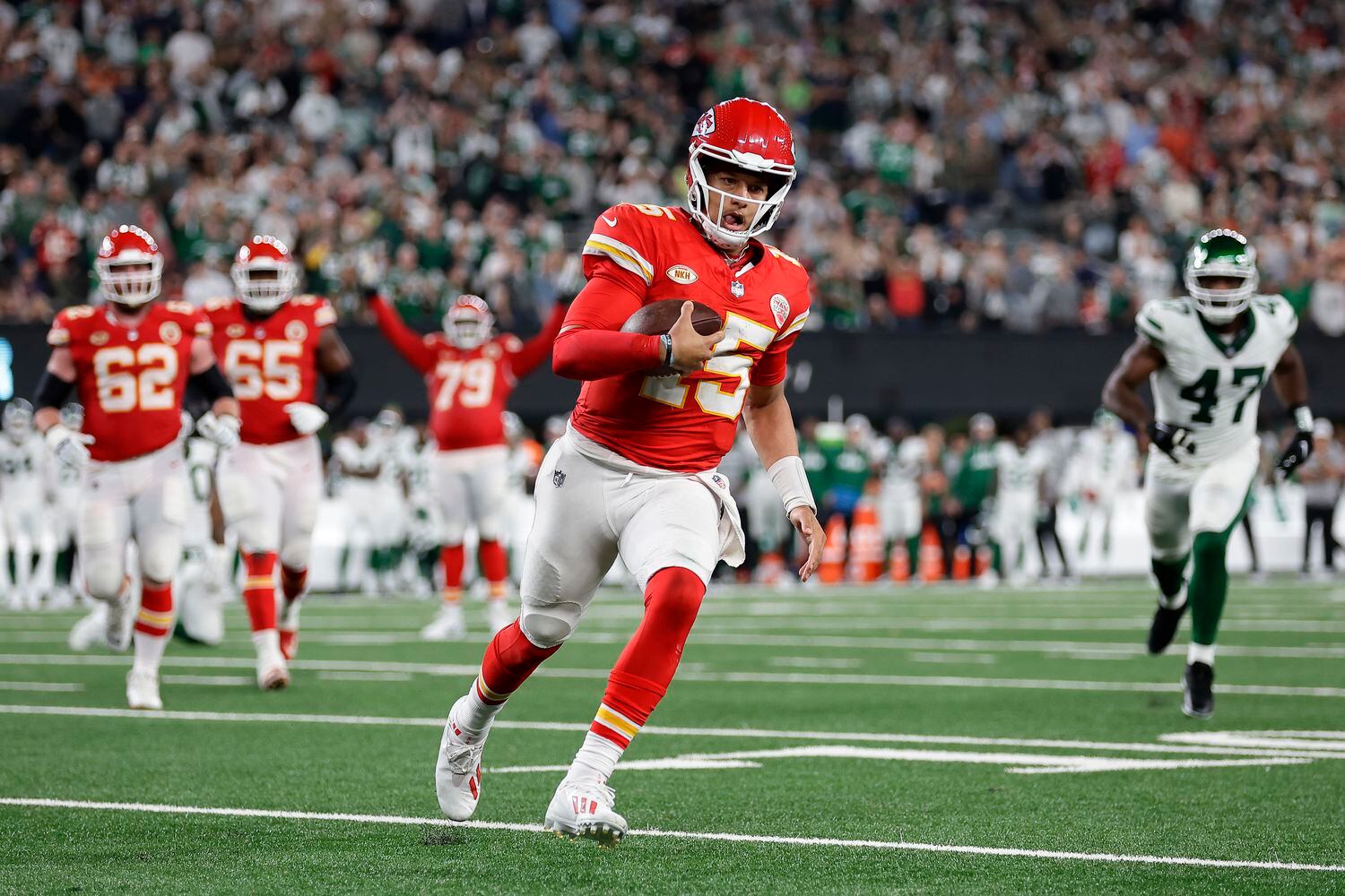 Patrick Mahomes, Kansas City withstand rally by Zach Wilson, Jets to win  23-20 - The Globe and Mail