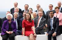 U.S. Treasury Secretary Janet Yellen, Canada's Finance Minister Chrystia Freeland, Germany's Finance Minister Christian Lindner, British Chancellor of the Exchequer Rishi Sunak and other attendees pose for a family photo during the G7 Summitin Koenigswinter, near Bonn, Germany May 19, 2022. REUTERS/Thilo Schmuelgen
