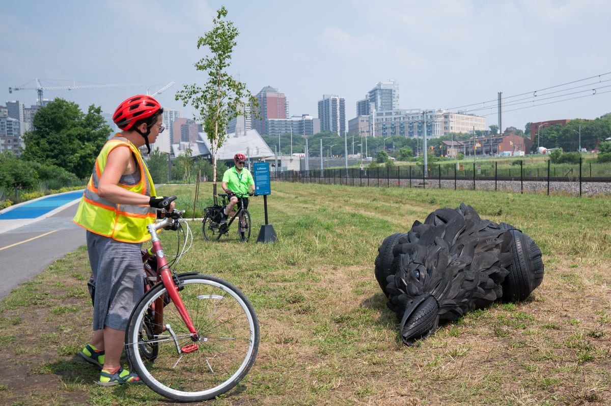 Crow roadkill statue made of tires turns heads in Ottawa