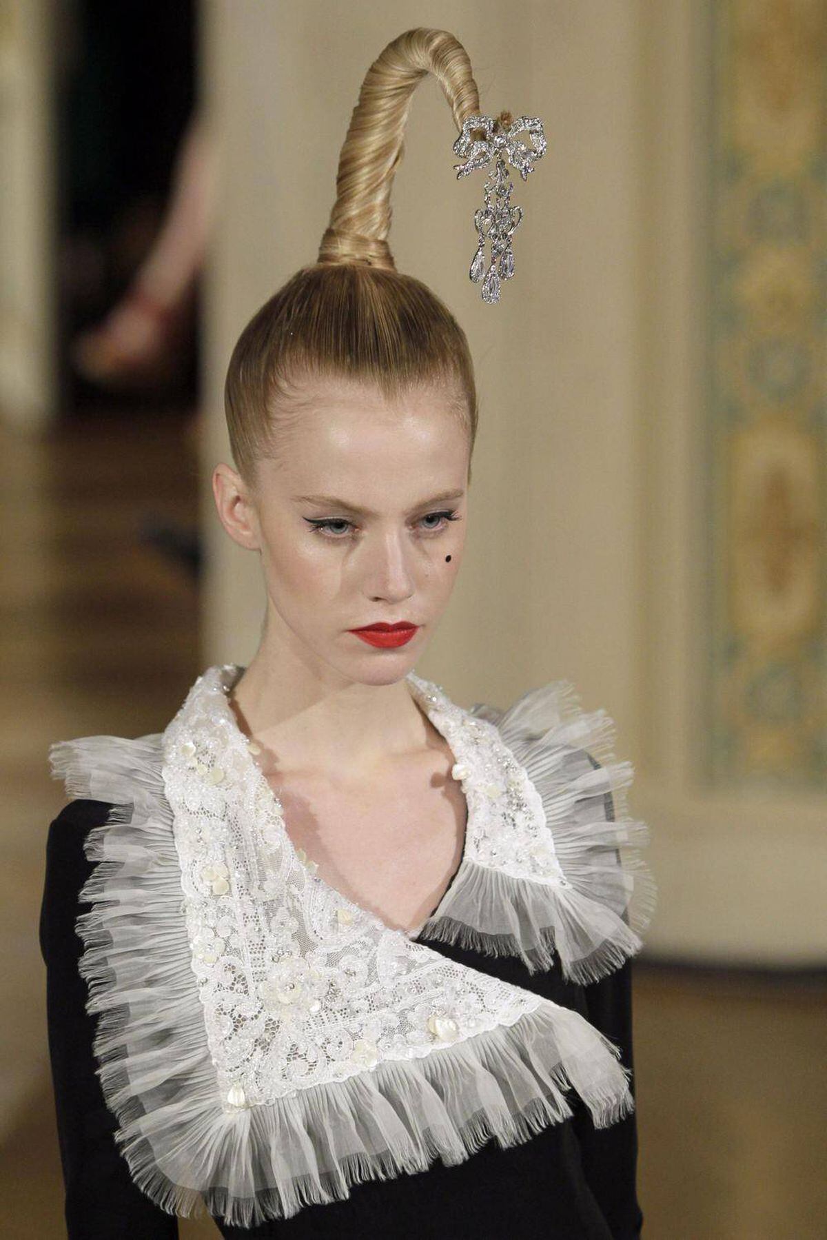 Dior, Versace kick off Paris Haute Couture with fierce femininity - The ...