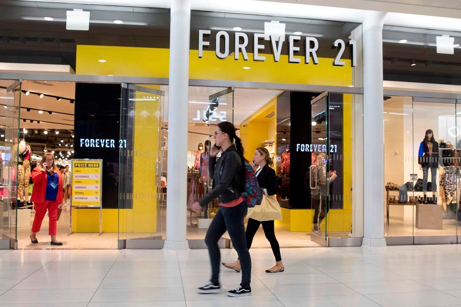 Bankrupt clothing retailer Forever 21 acquired by group including 