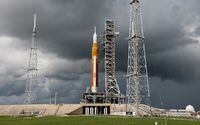 NASA's next-generation moon rocket, the Space Launch System (SLS) with the Orion crew capsule perched on top, stands on launch complex 39B as rain clouds move into the area before its rescheduled debut test launch for the Artemis 1 mission at Cape Canaveral, Florida, U.S. September 2, 2022.  REUTERS/Joe Skipper