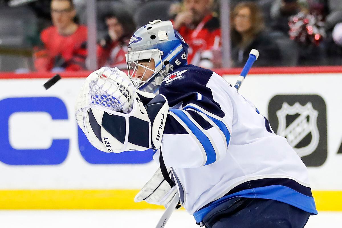 Connor scores 35th, Comrie makes 33 saves, Jets beat Devils