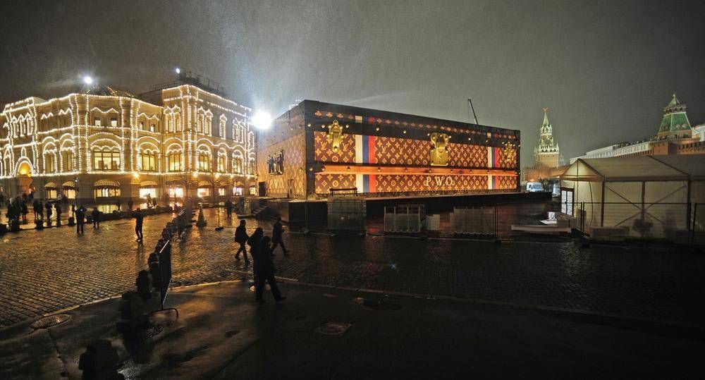 Shameful' Louis Vuitton Trunk to Be Removed From Red Square - The