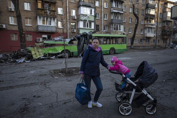 Venäjä-Ukraina suoria päivityksiä: Venäjän joukot valtaavat Tšernobylin työläisten kaupungin;  taistelevat Mariupolin keskustassa Moskovan vaihtaessa maaleja