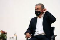 Carlos Ghosn, the former Nissan and Renault chief executive, adjusts his protective face mask during a news conference at the Holy Spirit University of Kaslik, in Jounieh, Lebanon September 29, 2020. REUTERS/Mohamed Azakir/Files