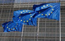 FILE PHOTO: European Union flags flutter outside the EU Commission headquarters in Brussels, Belgium June 17, 2022. REUTERS/Yves Herman
