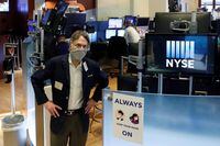 FILE PHOTO: Traders wear masks as they work on the floor of the New York Stock Exchange as the outbreak of the coronavirus disease (COVID-19) continues in the Manhattan borough of New York, U.S., May 28, 2020. REUTERS/Lucas Jackson/File Photo