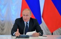 Russia's President Vladimir Putin chairs a meeting on fuel and energy issues in Kemerovo Region, Russia August 27, 2018. Sputnik/Alexei Druzhinin/Kremlin via REUTERS  ATTENTION EDITORS - THIS IMAGE WAS PROVIDED BY A THIRD PARTY.