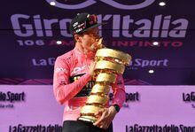Cycling - Giro d'Italia - Stage 21 - Rome to Rome - Italy - May 28, 2023 Jumbo – Visma's Primoz Roglic celebrates on the podium wearing the maglia rosa as he kisses the trophy after winning the Giro d'Italia REUTERS/Jennifer Lorenzini     TPX IMAGES OF THE DAY