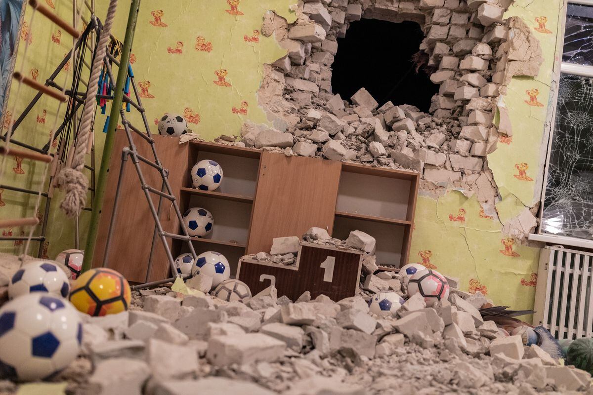 Ucrania dice que los separatistas respaldados por Rusia son los culpables del bombardeo en el jardín de infantes