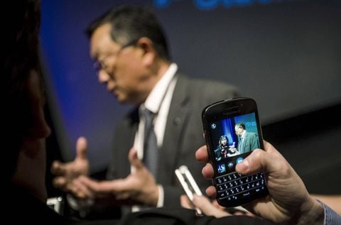 BlackBerry +7.6% after Q3 beats, record software revenue