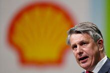 FILE PHOTO: Ben van Beurden, chief executive officer of Royal Dutch Shell, speaks during the 26th World Gas Conference in Paris, France, June 2, 2015. REUTERS/Benoit Tessier/File Photo