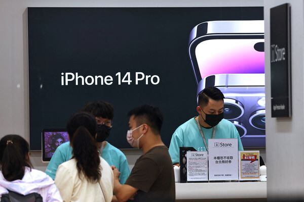Apple warns of decrease iPhone 14 shipments as COVID-19 curbs hobble manufacturing at plant in China