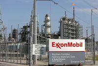 FILE PHOTO: A view of the Exxon Mobil refinery in Baytown, Texas September 15, 2008. A big chunk of U.S. energy production shuttered by Hurricane Ike could recover quickly amid early indications the storm caused only minor to moderate damage to platforms and coastal refineries. REUTERS/Jessica Rinaldi