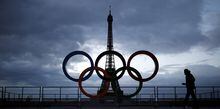 FILE PHOTO: Olympic rings to celebrate the IOC official announcement that Paris won the 2024 Olympic bid are seen in front of the Eiffel Tower at the Trocadero square in Paris, France, September 14, 2017. REUTERS/Christian Hartmann