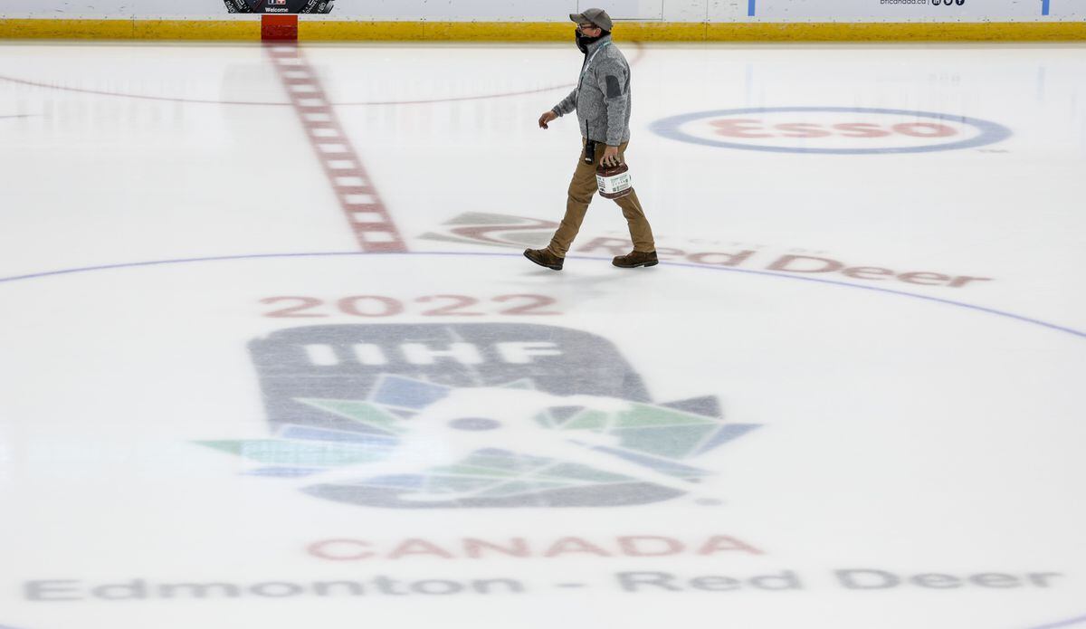 Pasaules jaunatnes hokeja čempionāta vīriešiem, kas pārcelts uz augustu, vienīgā mājiniece būs Edmontona.