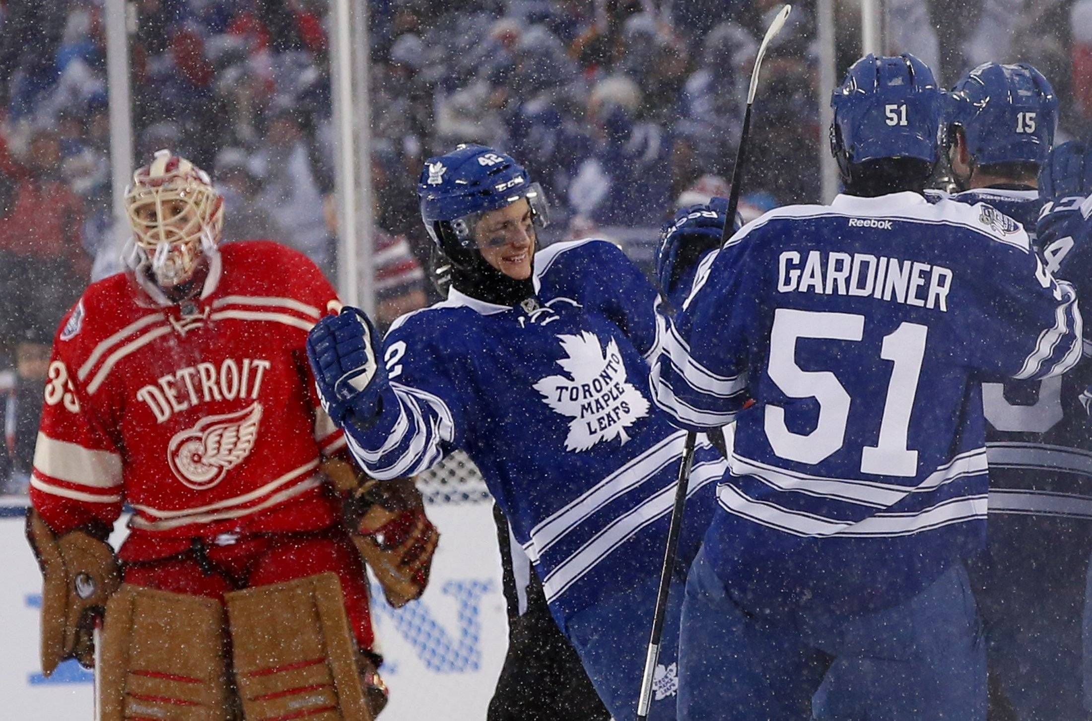 Toronto Maple Leafs win 2014 Winter Classic as over 100,000 ice hockey fans  wrap up warm for stunning snowy spectacle
