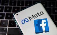  A smartphone with Meta logo and a 3D printed Facebook logo is placed on a laptop keyboard in this illustration taken October 28, 2021. REUTERS/Dado Ruvic/Illustration/File Photo