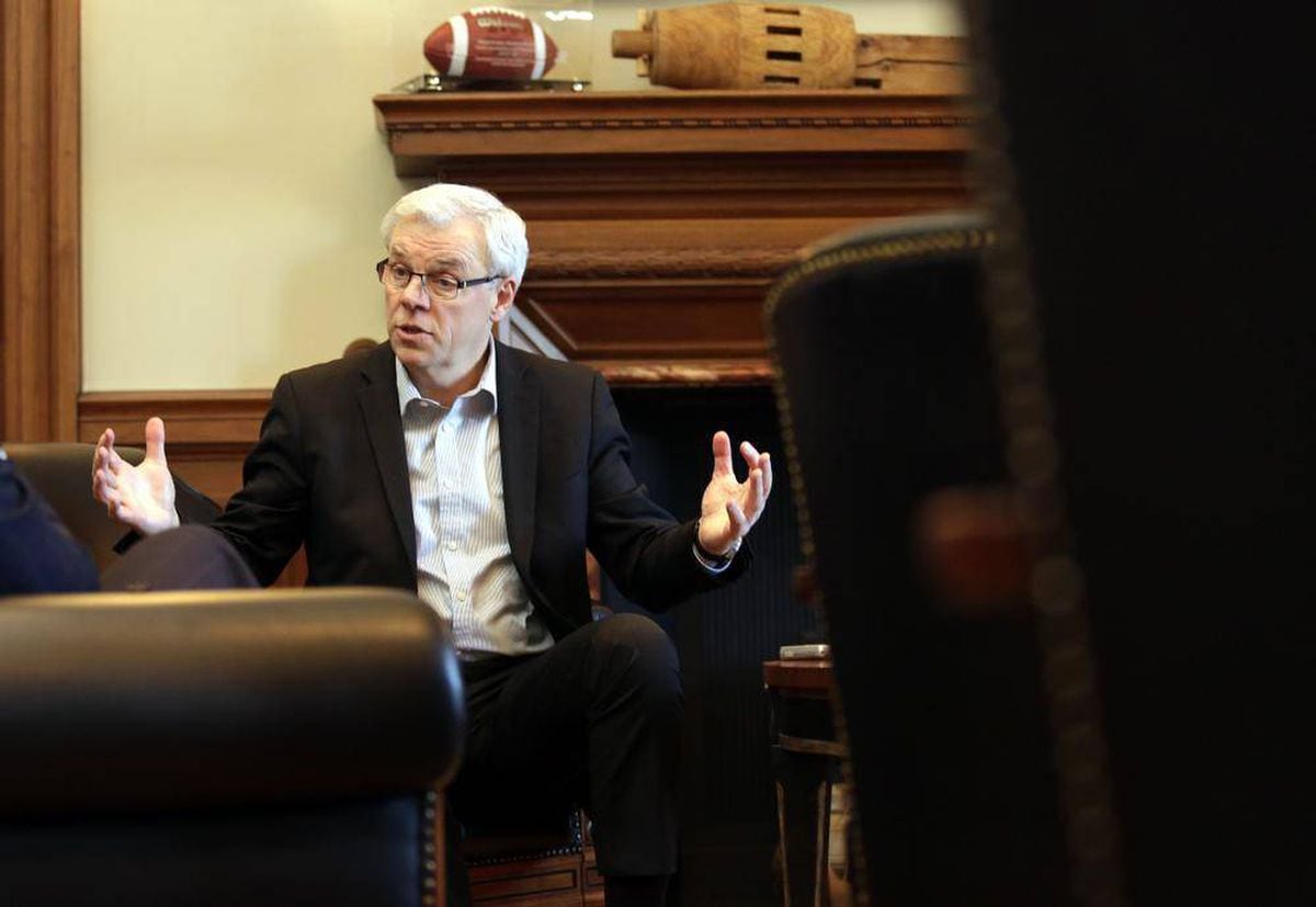Manitoba Premier Selinger Says He Wants Five Cabinet Ministers To