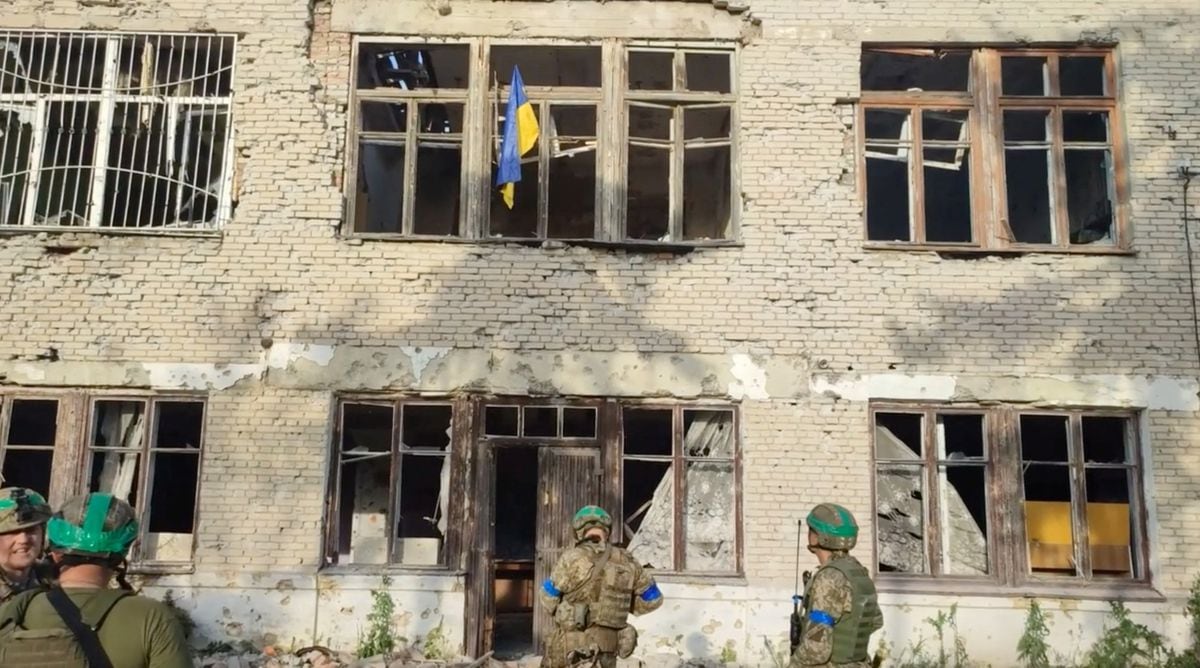 L’Ucraina afferma di aver riconquistato un villaggio, ma la Russia insiste che sta respingendo gli attacchi