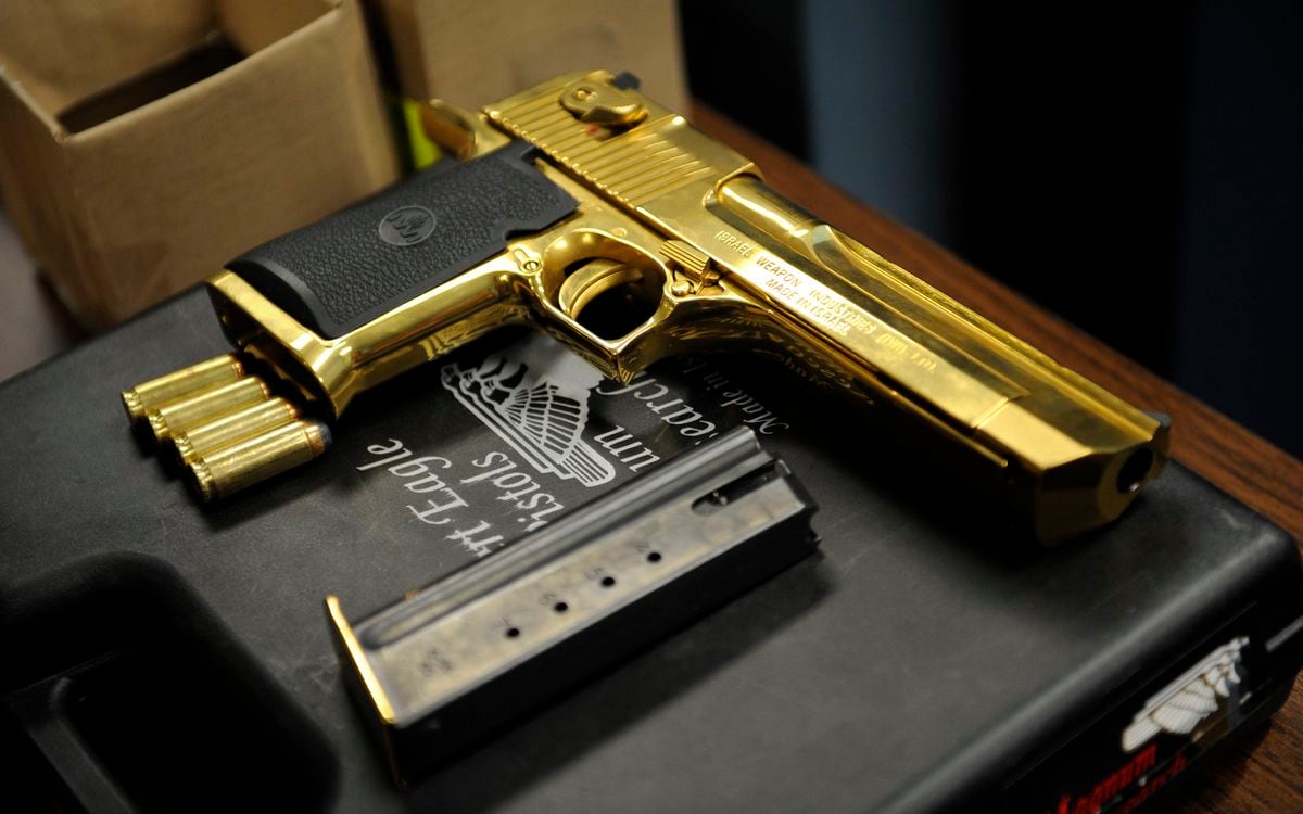 Gold guns. Golden Gun Case. Golden Gun.