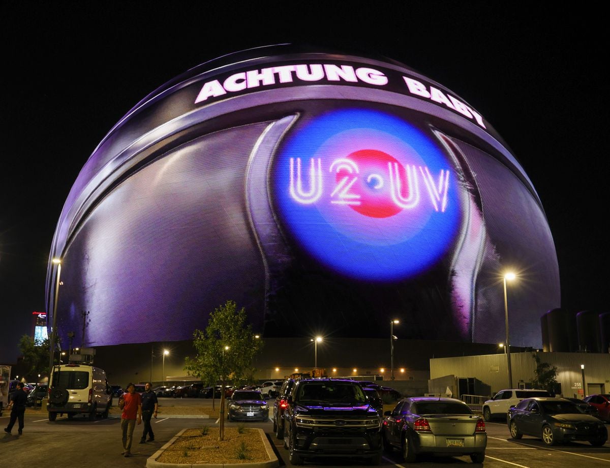 Sfera Las Vegas otwiera się piosenką A Beautiful Night rozpoczynającą rezydencję U2