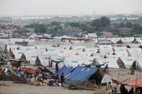 A view shows tents of the displaced people, following rains and floods during the monsoon season in Sehwan, Pakistan September 14, 2022. REUTERS/Akhtar Soomro