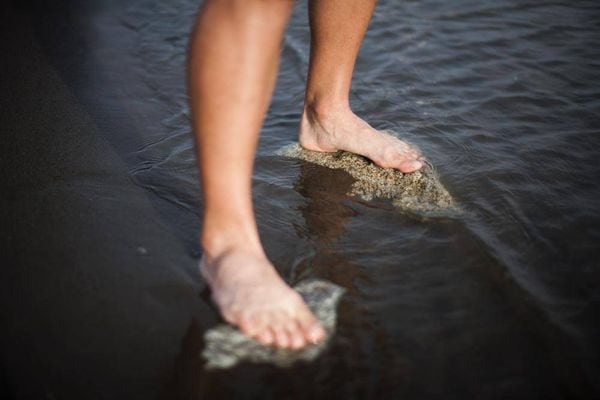 Earthing: How bare feet and solid ground can add up to good health - The  Globe and Mail