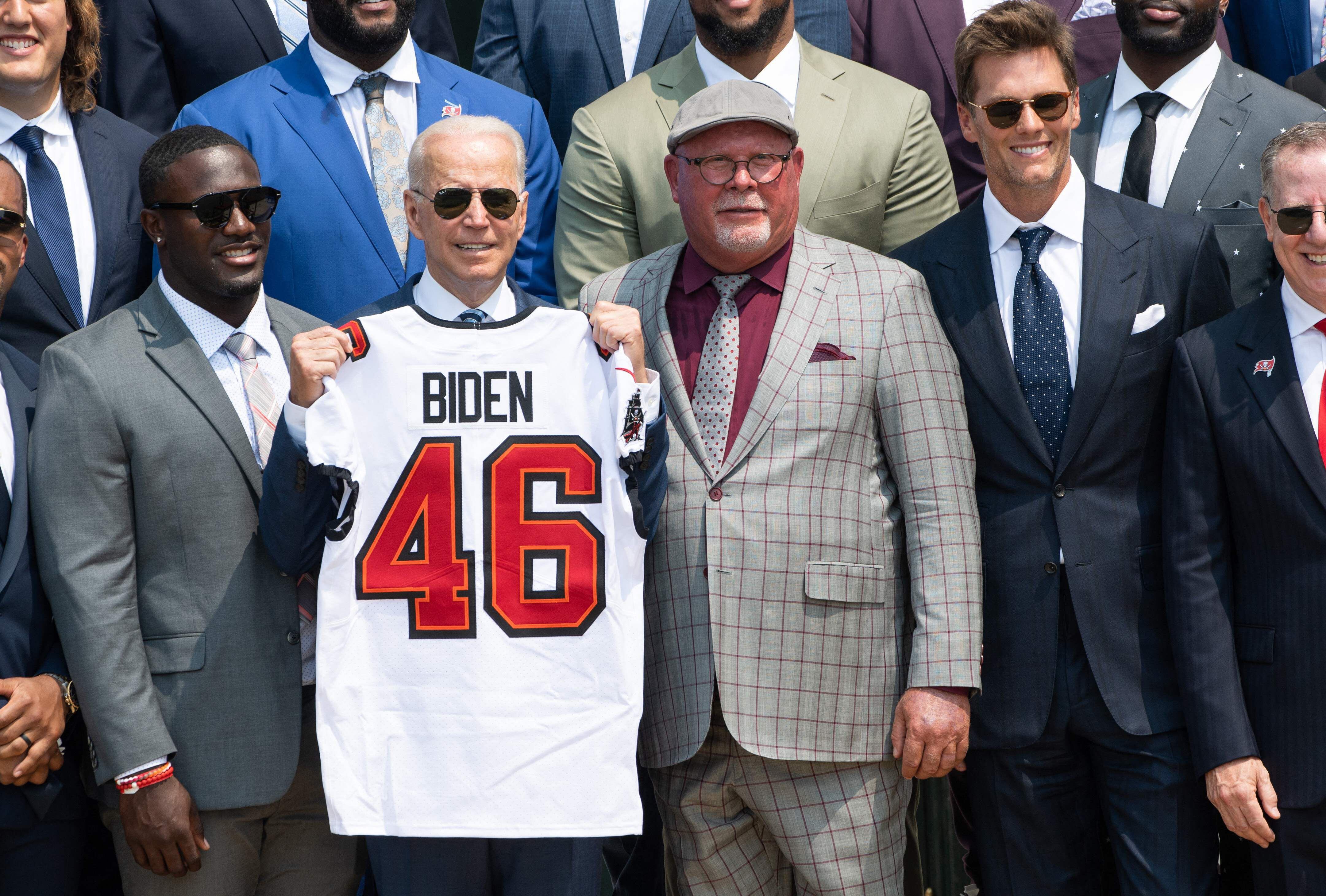 Tom Brady, Super Bowl champion Buccaneers visit Biden at the White ...