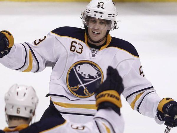 Tyler Ennis re-signs with Buffalo Sabres for five years