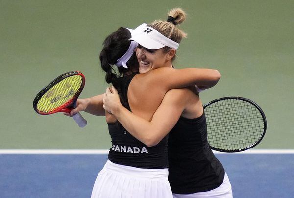 Gabriela Dabrowski de Canadá y Giuliana Olmos de México ganaron el título de dobles femenino en Madrid.