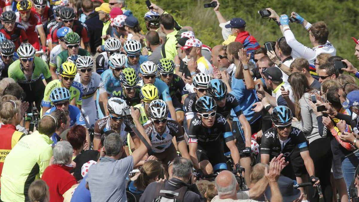Tour de France fans have no selfie control - The Globe and Mail
