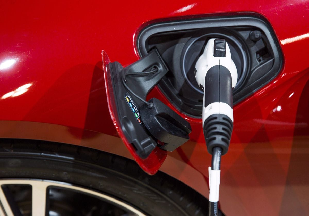 canada-looks-to-overhaul-ev-rebate-program-to-include-more-expensive