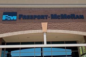 FILE PHOTO: The logo of copper miner Freeport-McMoRan Inc is displayed on their offices in Phoenix, Arizona, U.S. June 30, 2022. REUTERS/Ernest Scheyder/File Photo
