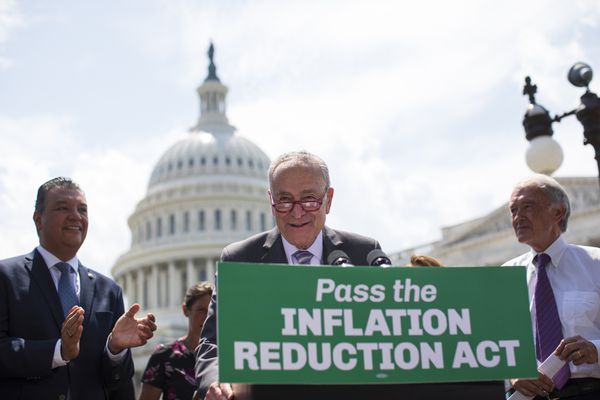 U.S. Senate Passes 0B Bill to Fight Climate Change, Cut Drug Costs