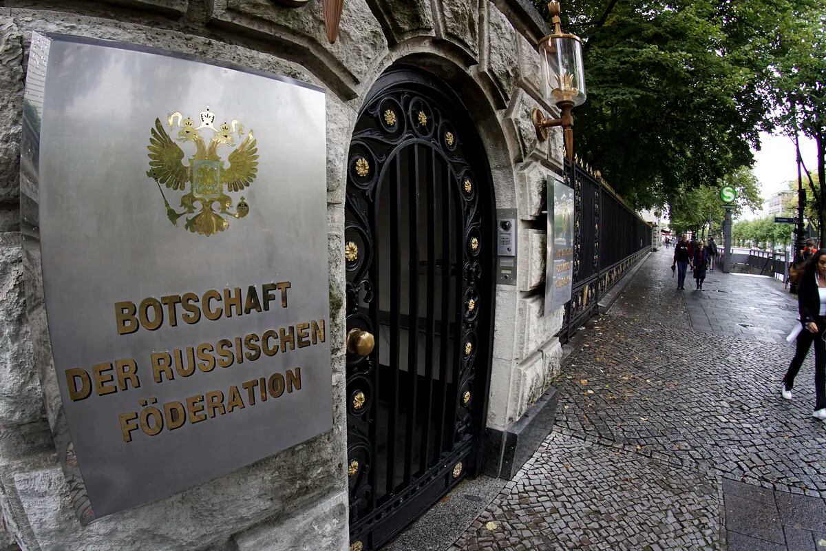 Germany to shut down Russian consulates in tit-for-tat move, Moscow fumes - The Globe and Mail